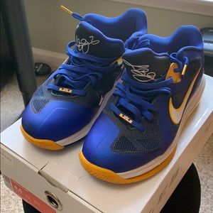 Lebron 9’s blue and yellow version
